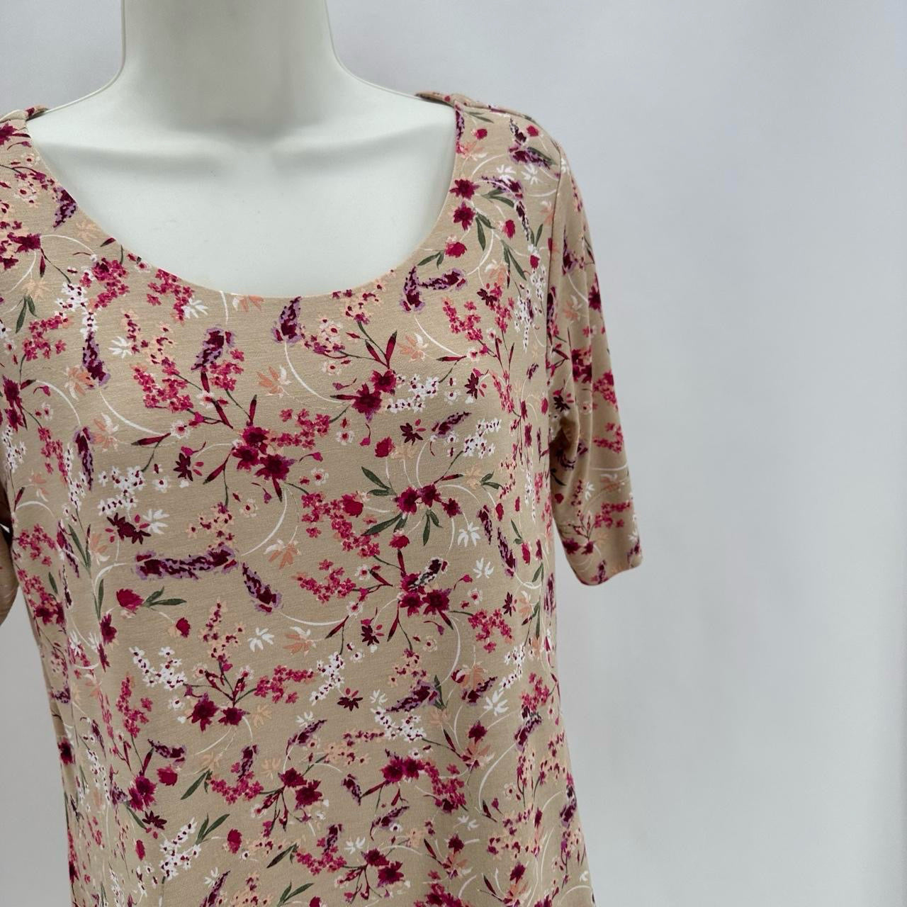 Size 0 CHICO'S FLOWERS Shirt