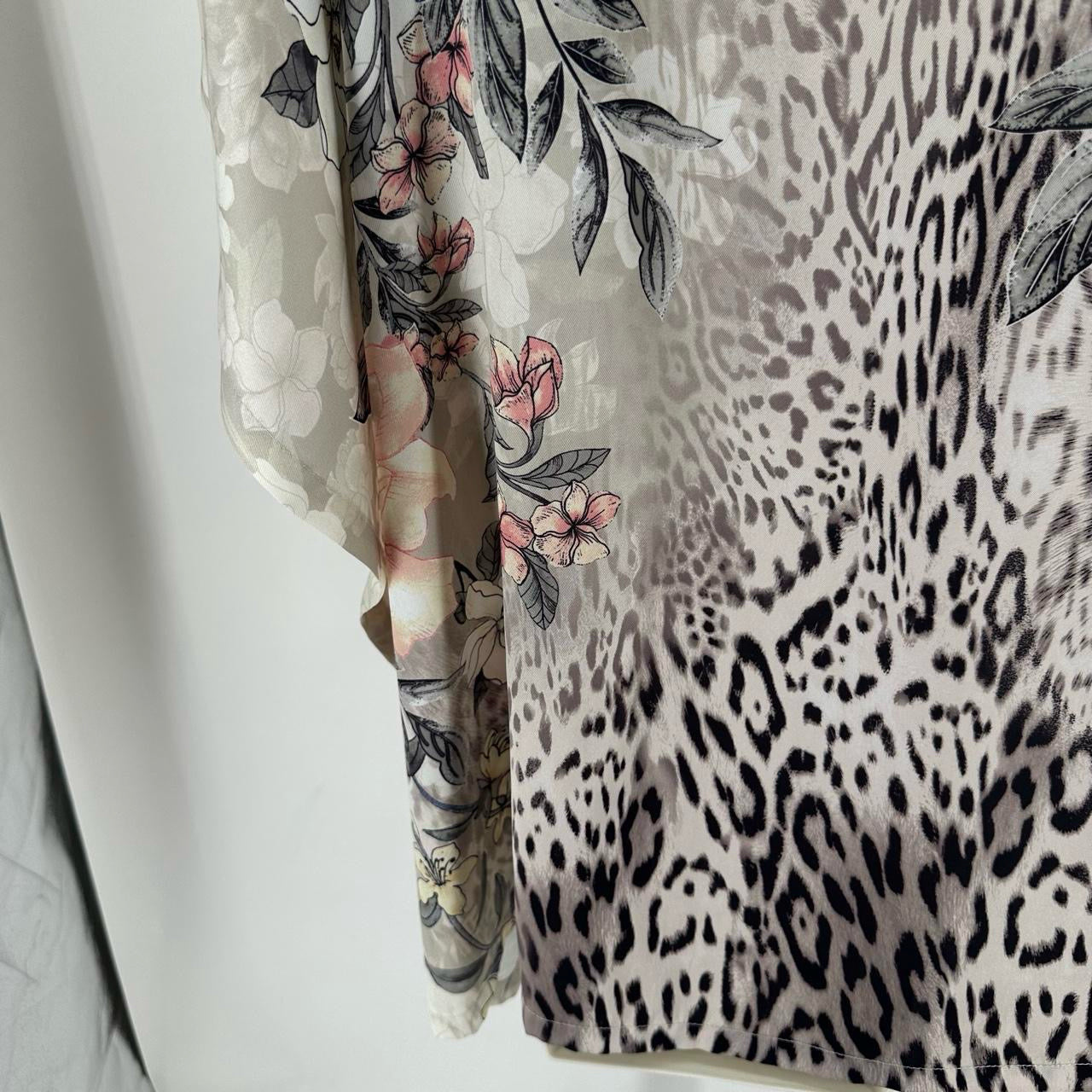 Size L/XL CHICO'S FLOWERS PONCHO