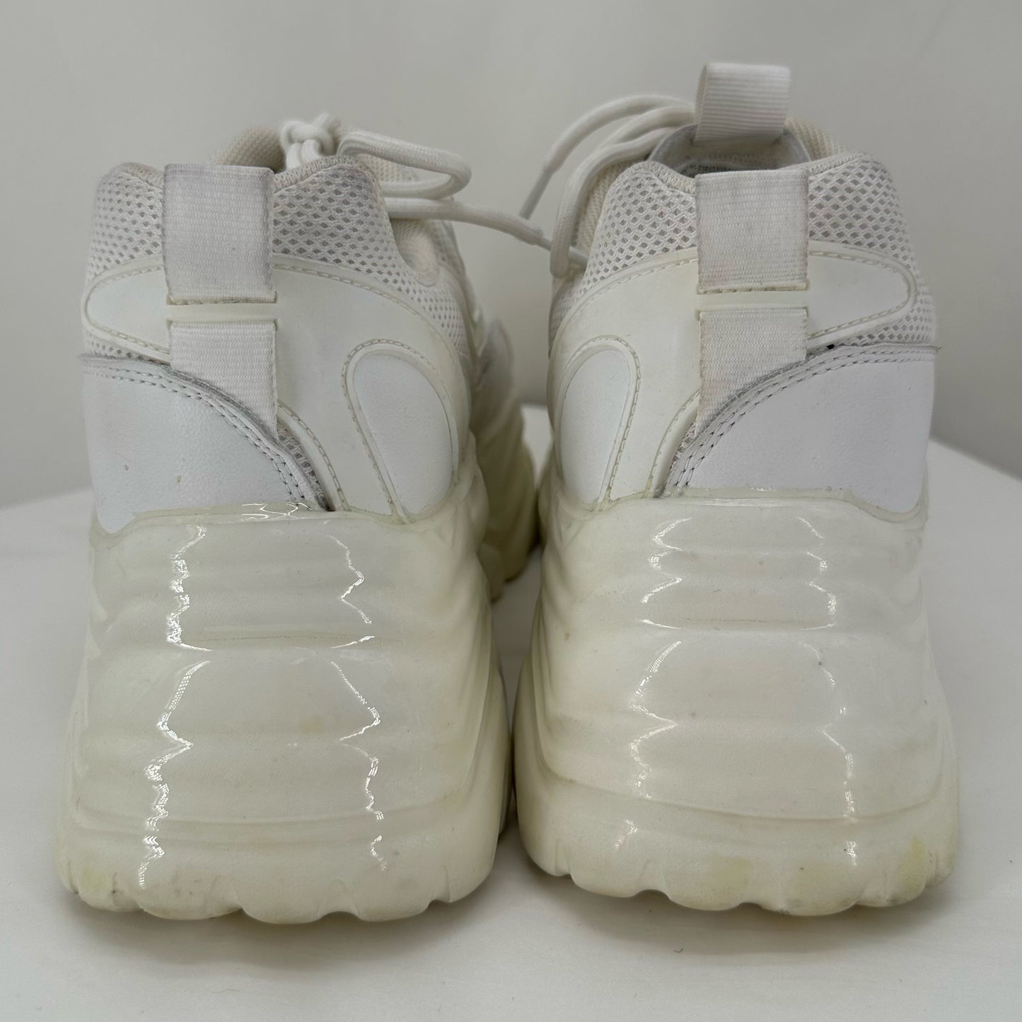 White W Shoe Size 9 STEVE MADDEN Sneakers