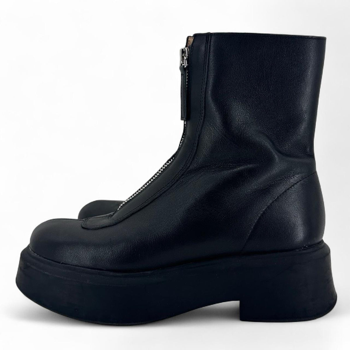 Black W Shoe Size 7 STEVE MADDEN Boots