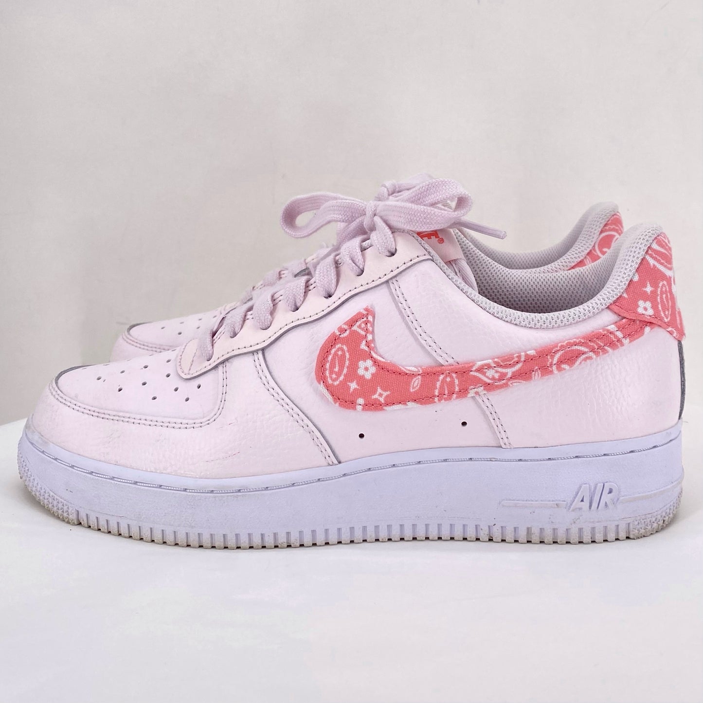 Pink W Shoe Size 8.5 NIKE Sneakers