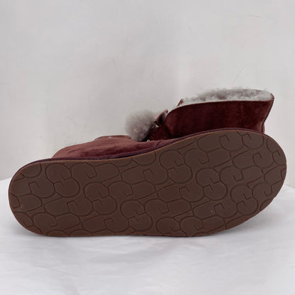 Burgundy W Shoe Size 10 UGG Slippers