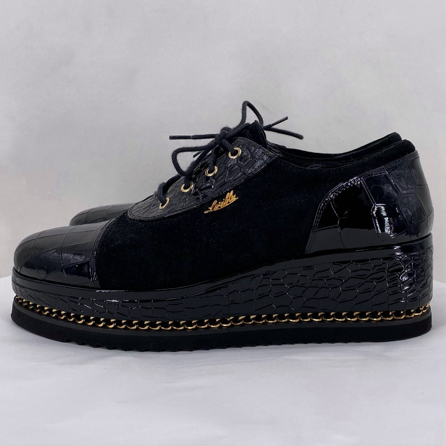 Black W Shoe Size 37.5 Sneakers
