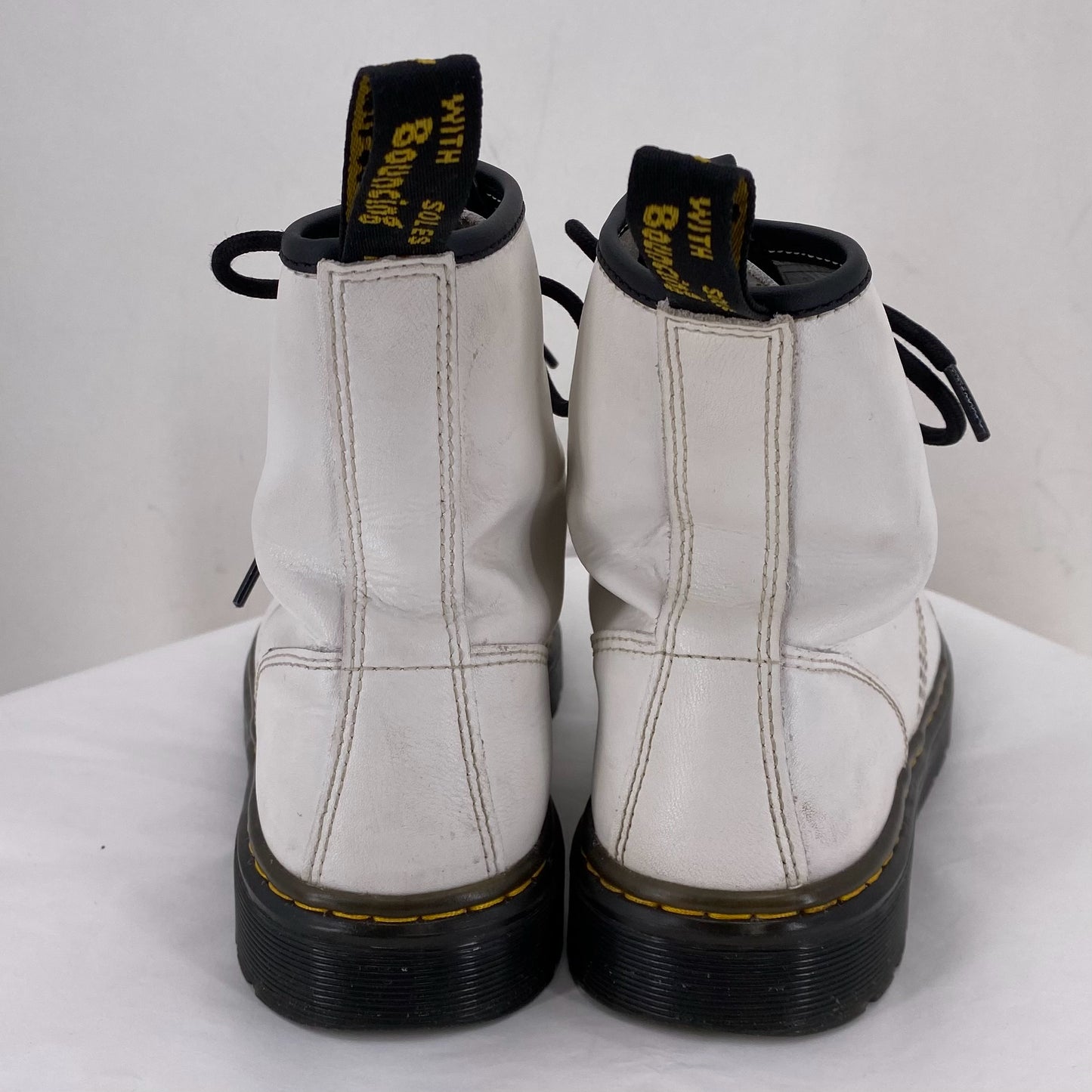 White W Shoe Size 7 DR. MARTENS Boots