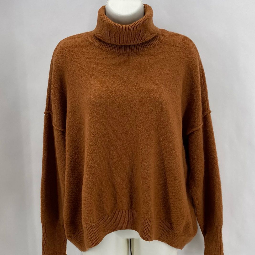 Size L VINCE CAMUTO Sweater