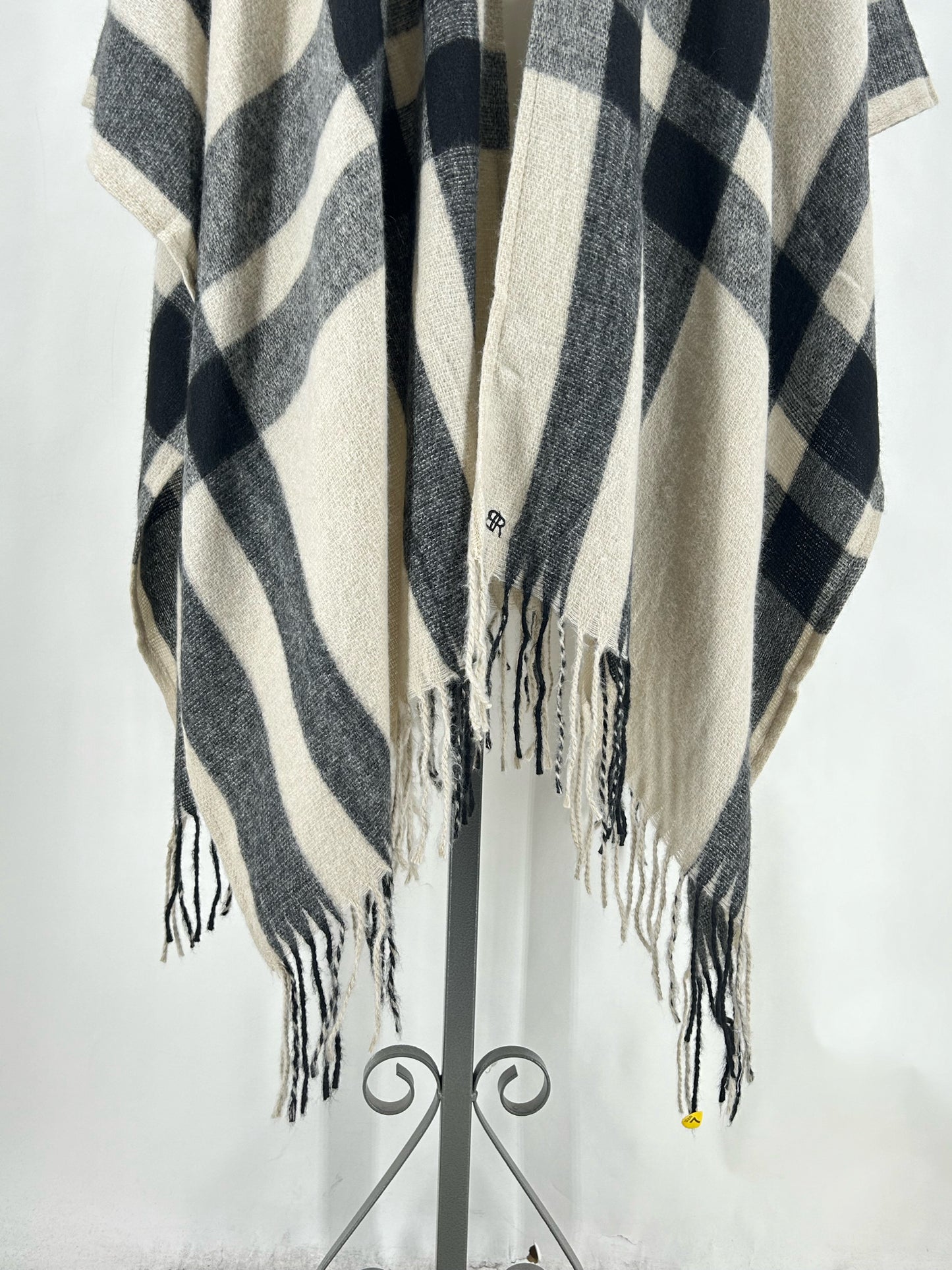 Size One Size BANANA REPUBLIC Plaid Shawl