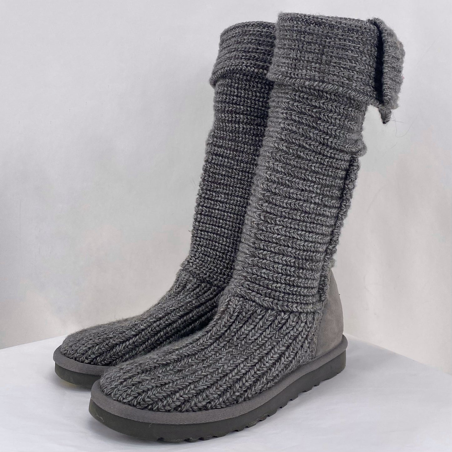 Gray W Shoe Size 7 UGG Boots