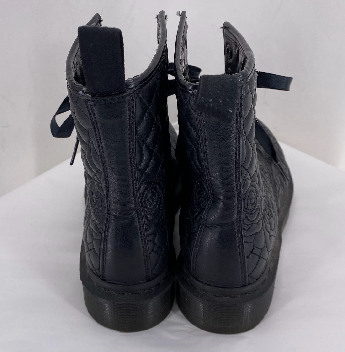 Black W Shoe Size 6 DR. MARTENS Boots