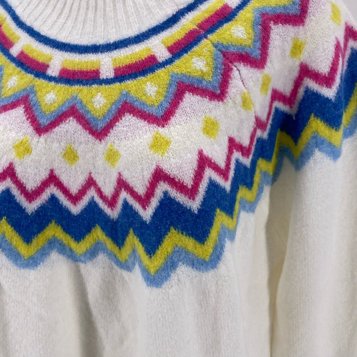 Size L VINCE CAMUTO ZIGZAG Sweater