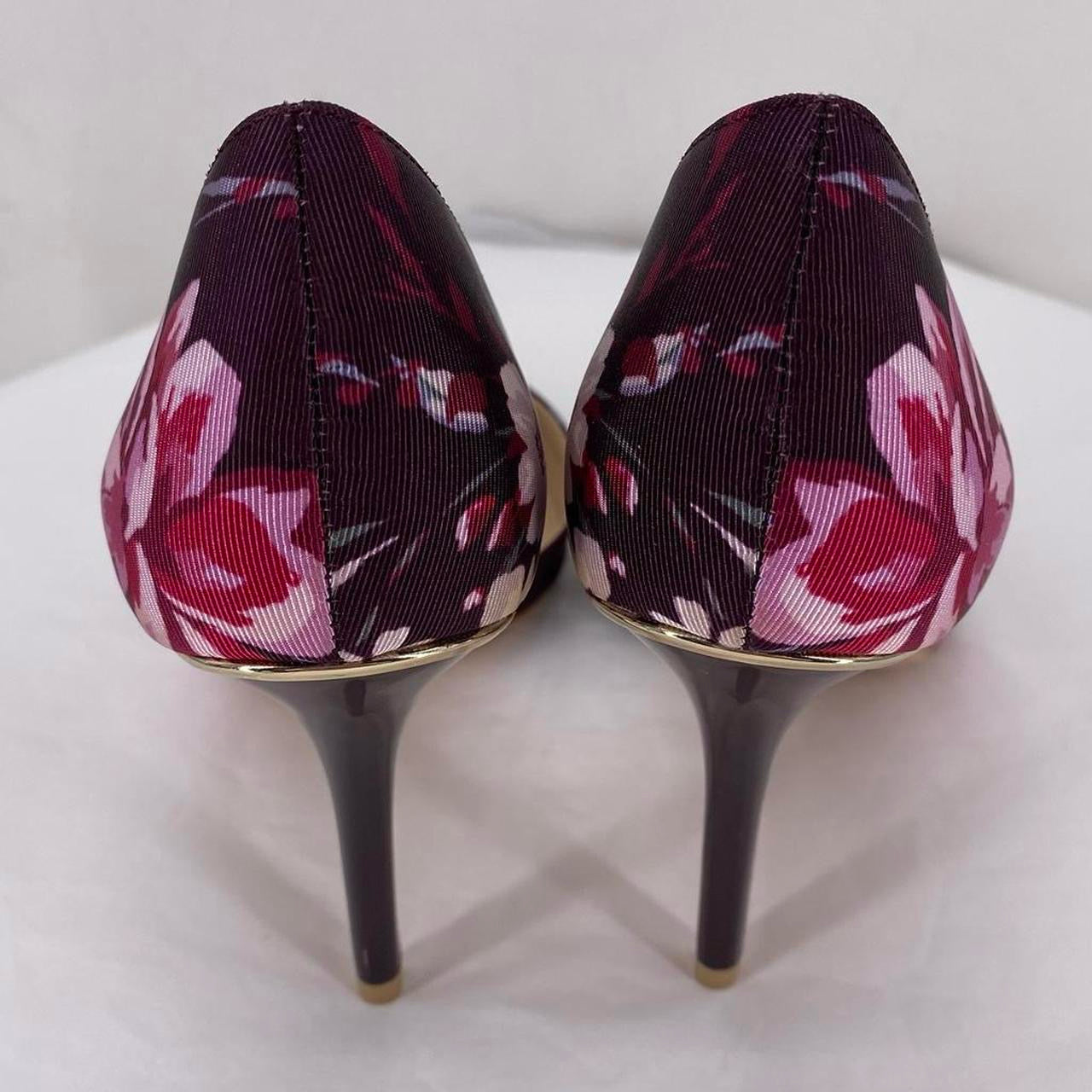 Purple W Shoe Size 6 WHITE HOUSE BLACK Heels