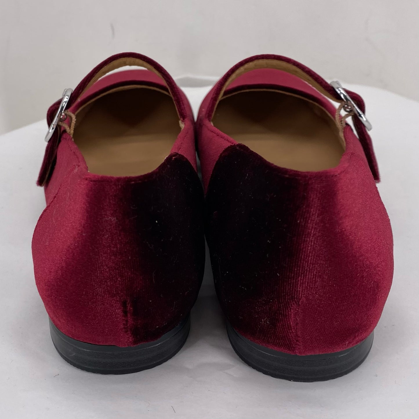 Red W Shoe Size 7.5 NATURALIZER Flats
