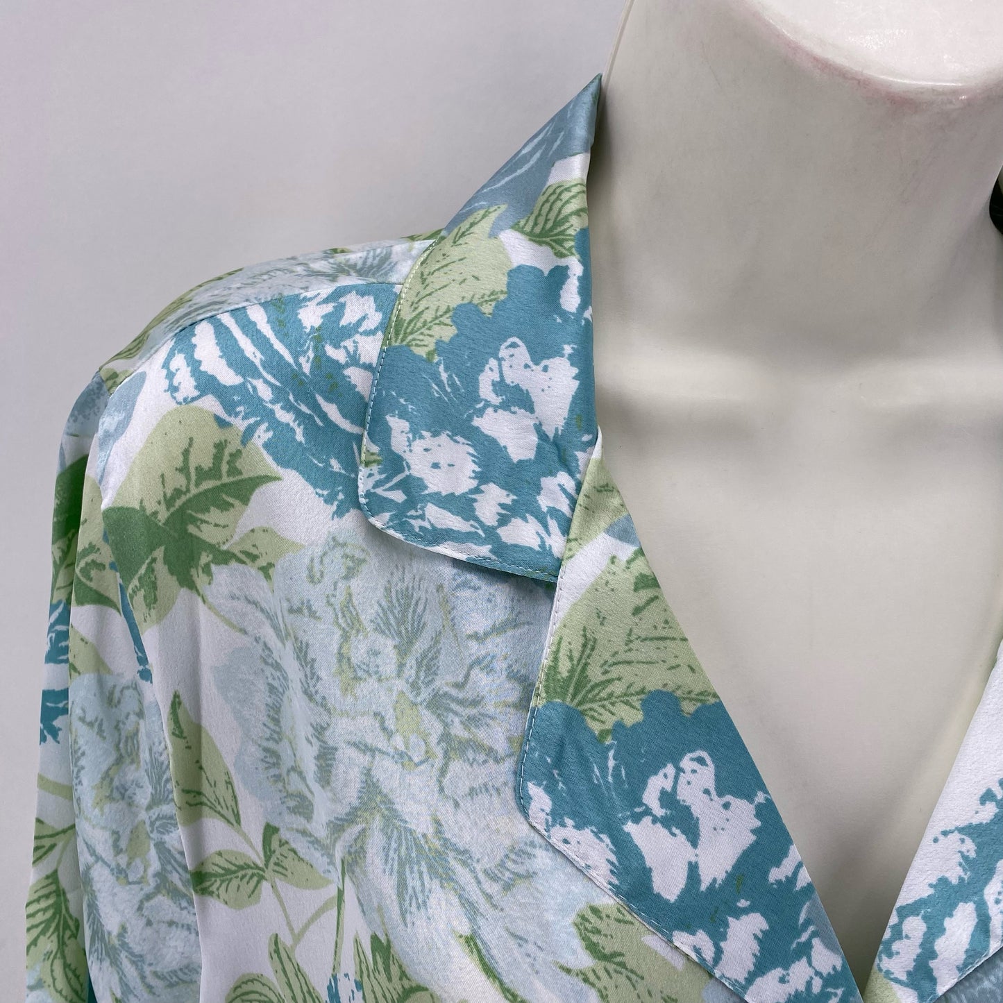 Size M JOIE FLOWERS Shirt