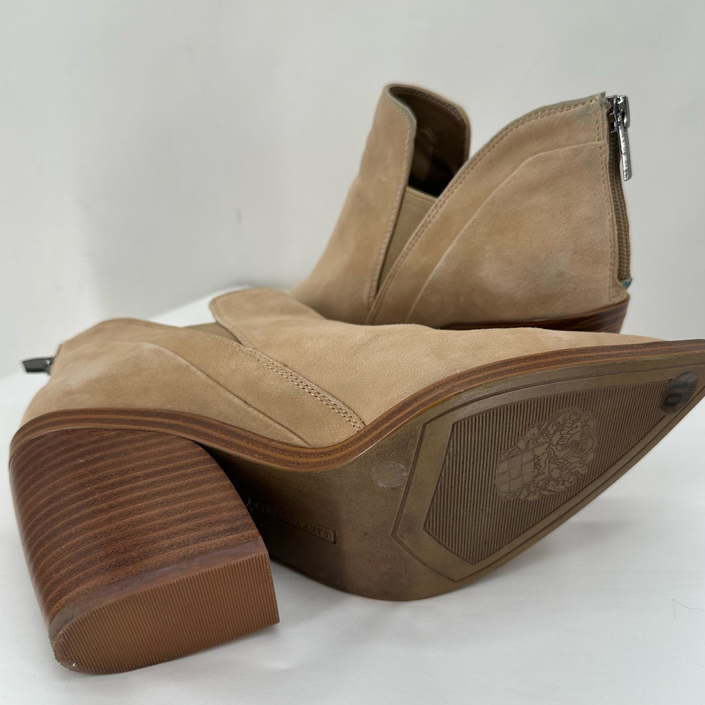 Tan W Shoe Size 10 VINCE CAMUTO shooties/booties