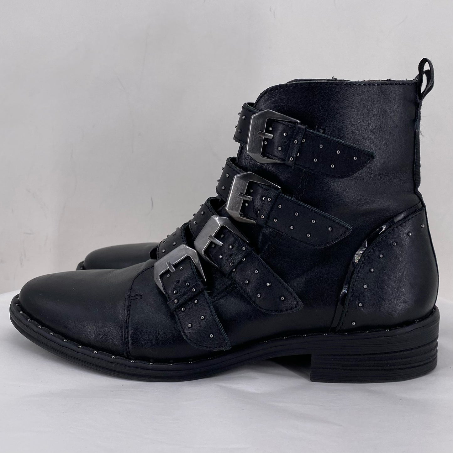 Black W Shoe Size 7.5 STEVE MADDEN shooties/booties