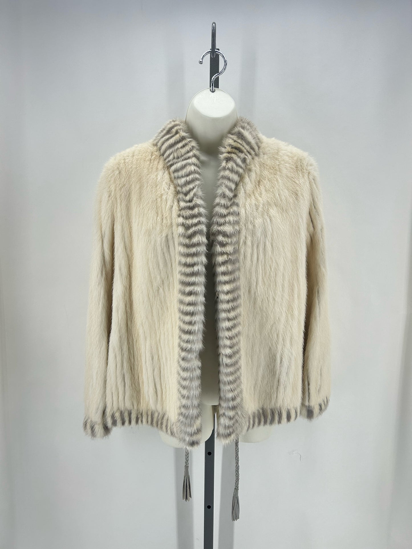 Size S/M SAGA MINK Mink Fur