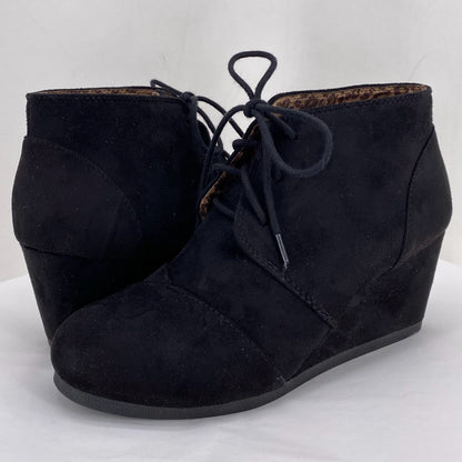 Black W Shoe Size 8 UNR8ED shooties/booties