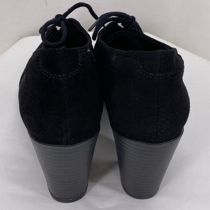 Black W Shoe Size 8.5 CLARKS shooties/booties