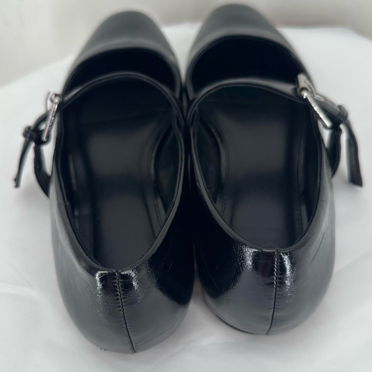 Black W Shoe Size 8.5 DV Flats