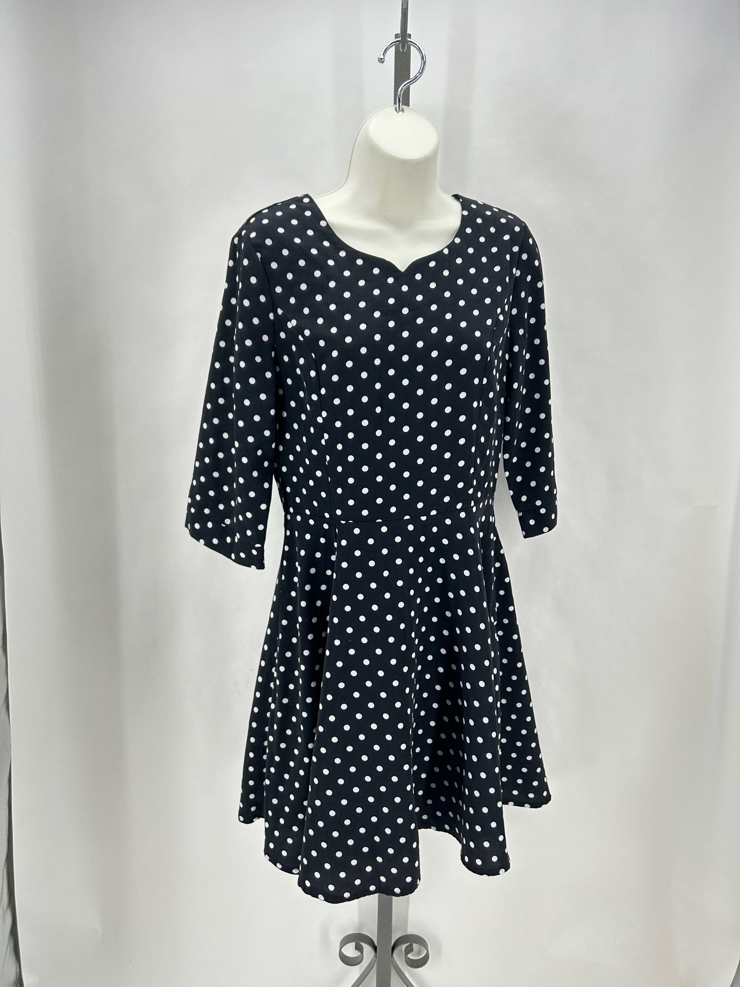 Size 6/8 YUMI DOTTED Dress