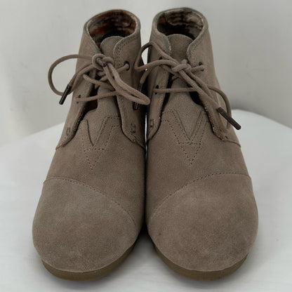 Taupe W Shoe Size 8 TOMS shooties/booties