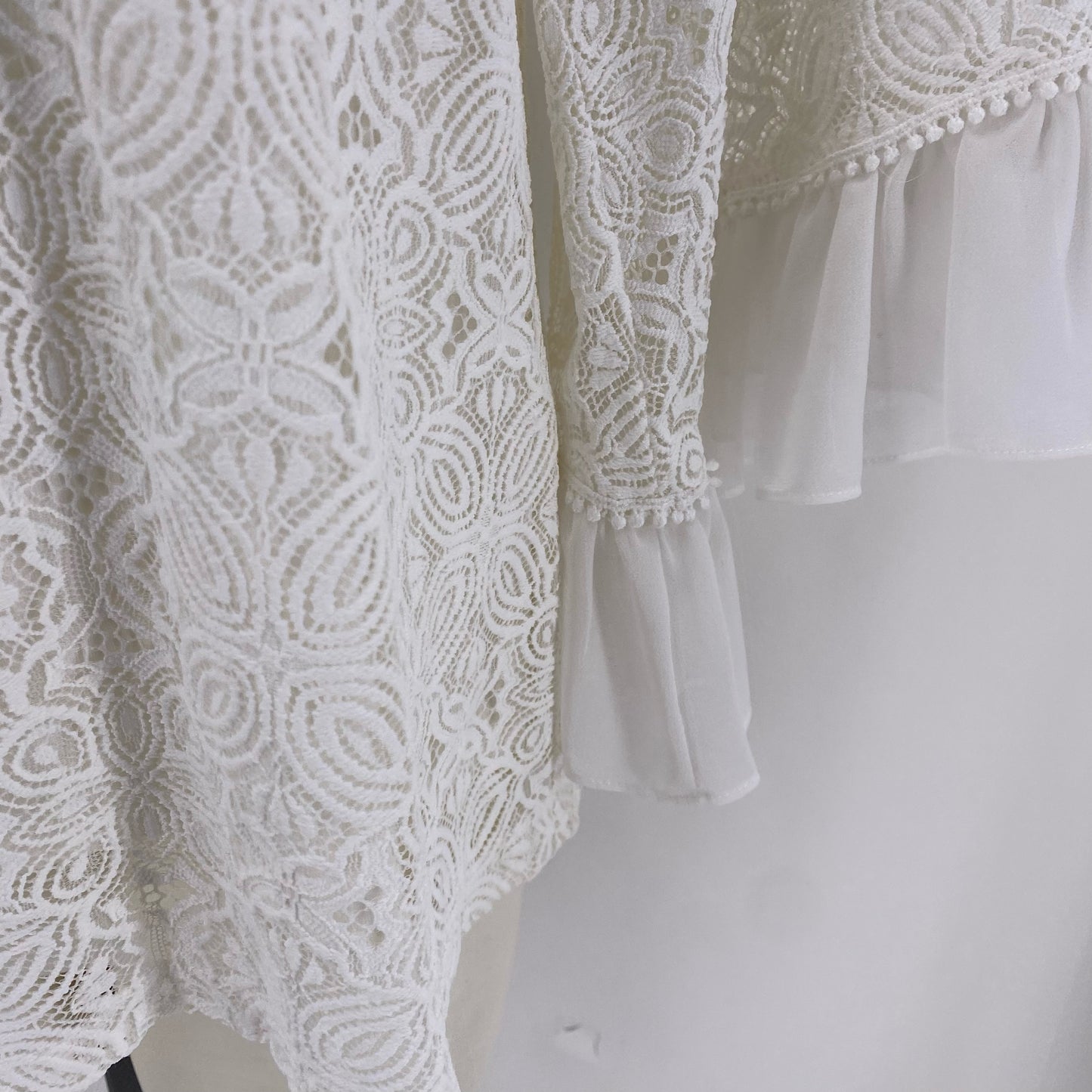 Size S WHITE HOUSE BLACK Lace Shirt