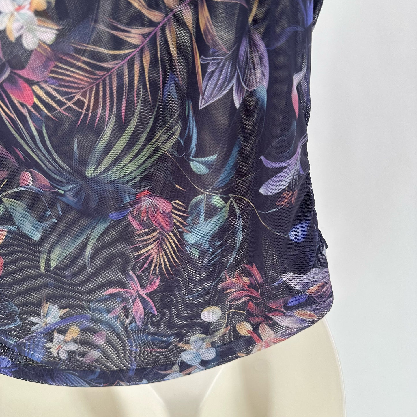 Size M ANTHROPOLOGIE FLOWERS Shirt