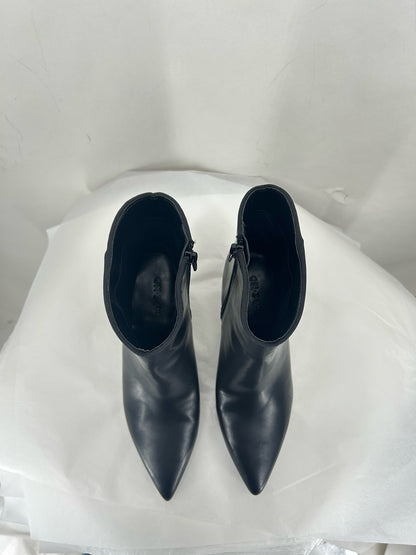 Black W Shoe Size 6 ON 34TH Boots