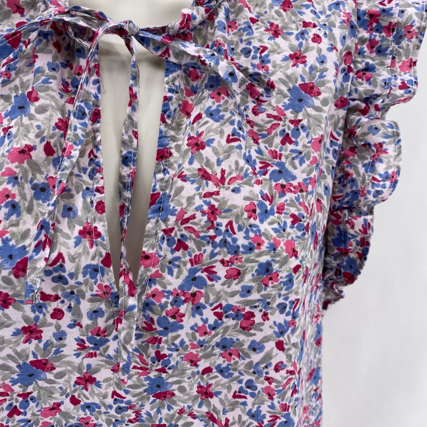Size M BB DAKOTA Floral Shirt