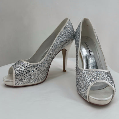 Silver W Shoe Size 8.5 your party shoes Heels