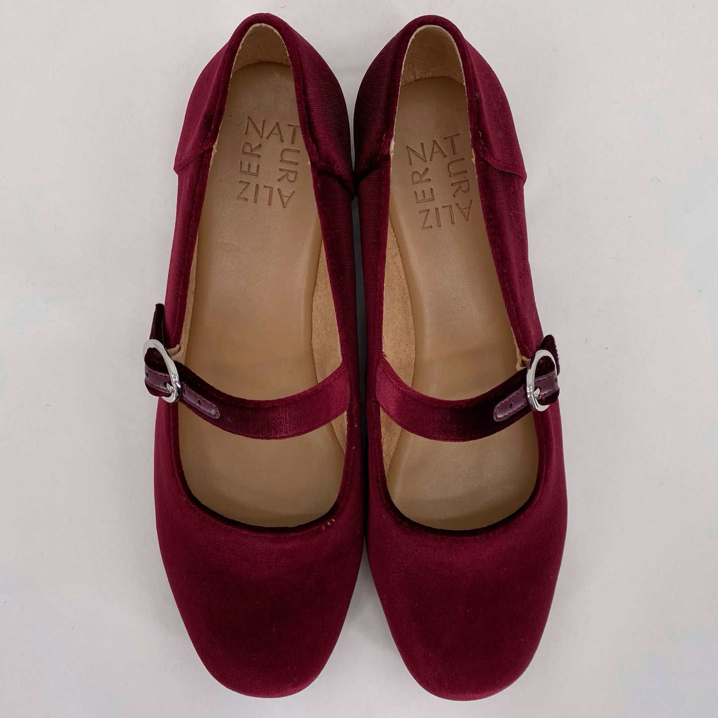 Red W Shoe Size 7.5 NATURALIZER Flats