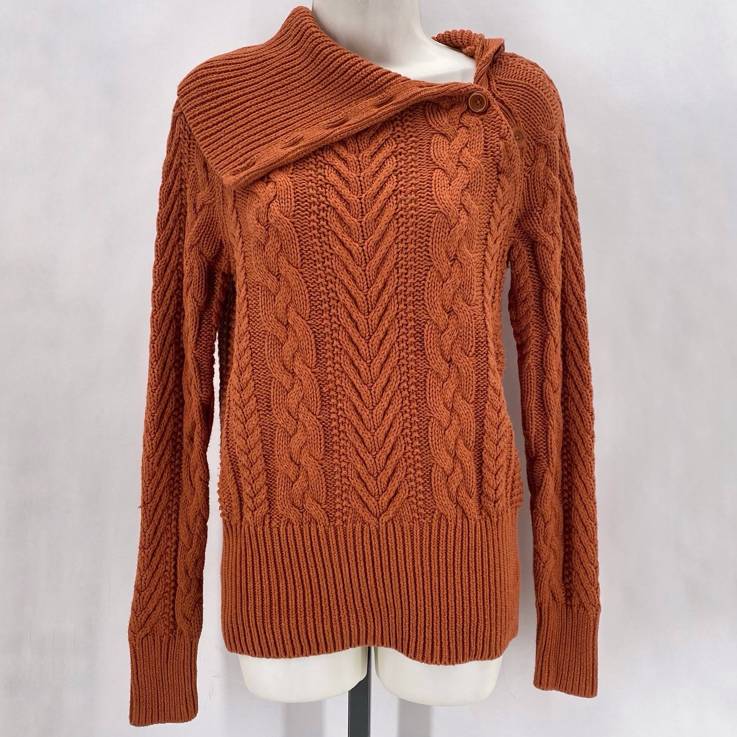 Size M MODA CABLE KNIT Sweater