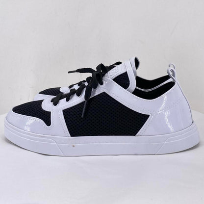 BLACK/WHITE W Shoe Size 8 Sneakers