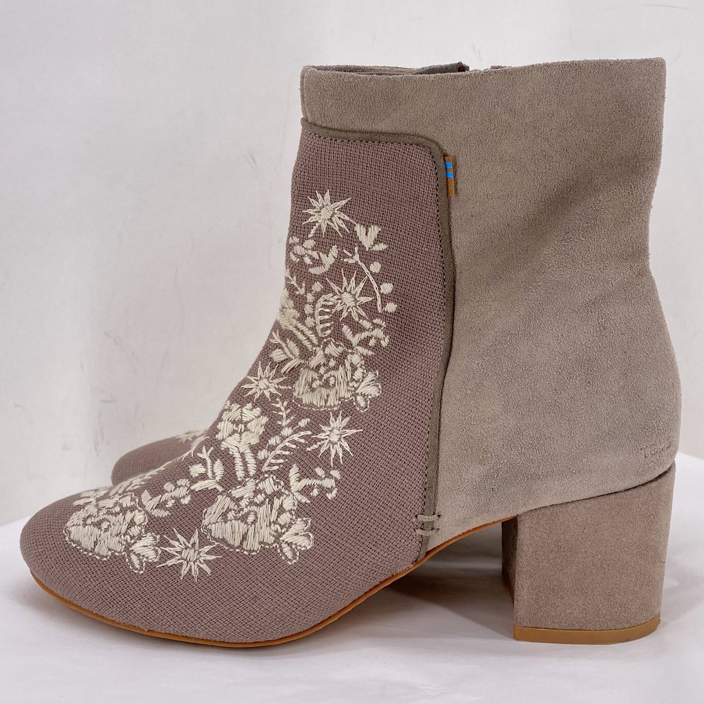 Tan W Shoe Size 8.5 TOMS Boots