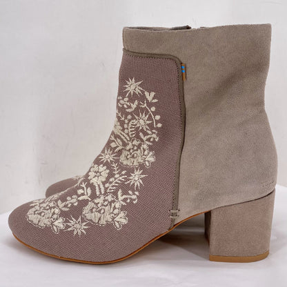 Tan W Shoe Size 8.5 TOMS Boots