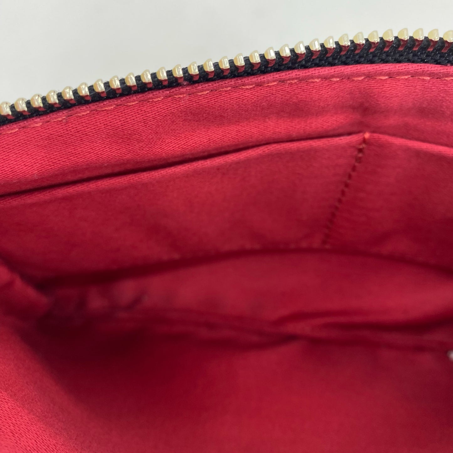 BLACK/WHITE Wristlet