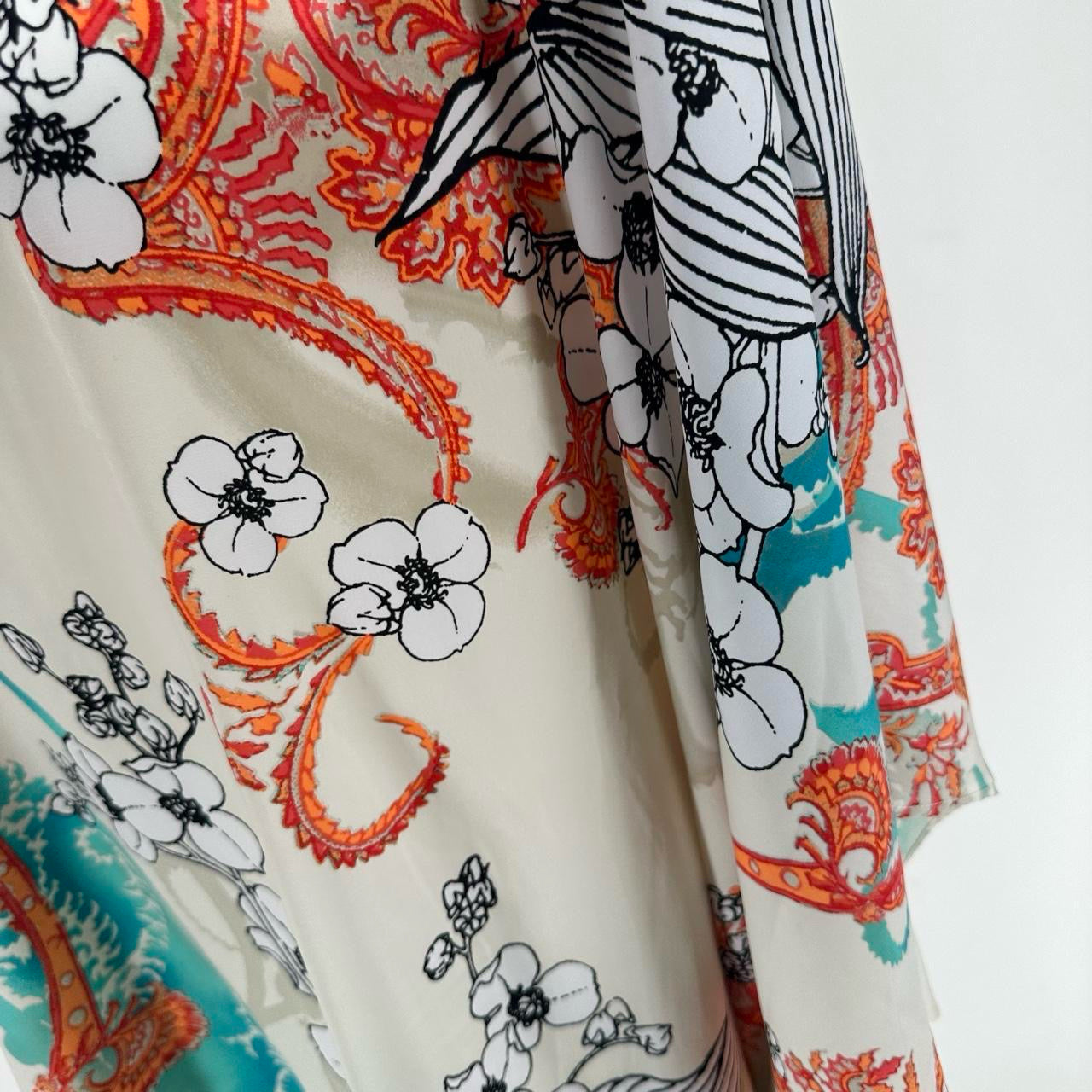 Size L/XL CHICO'S FLOWERS PONCHO
