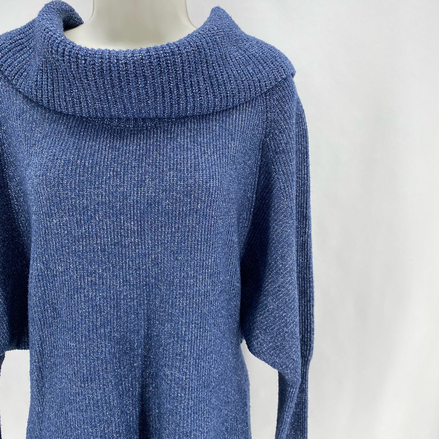 Size M WHITE HOUSE BLACK Sweater