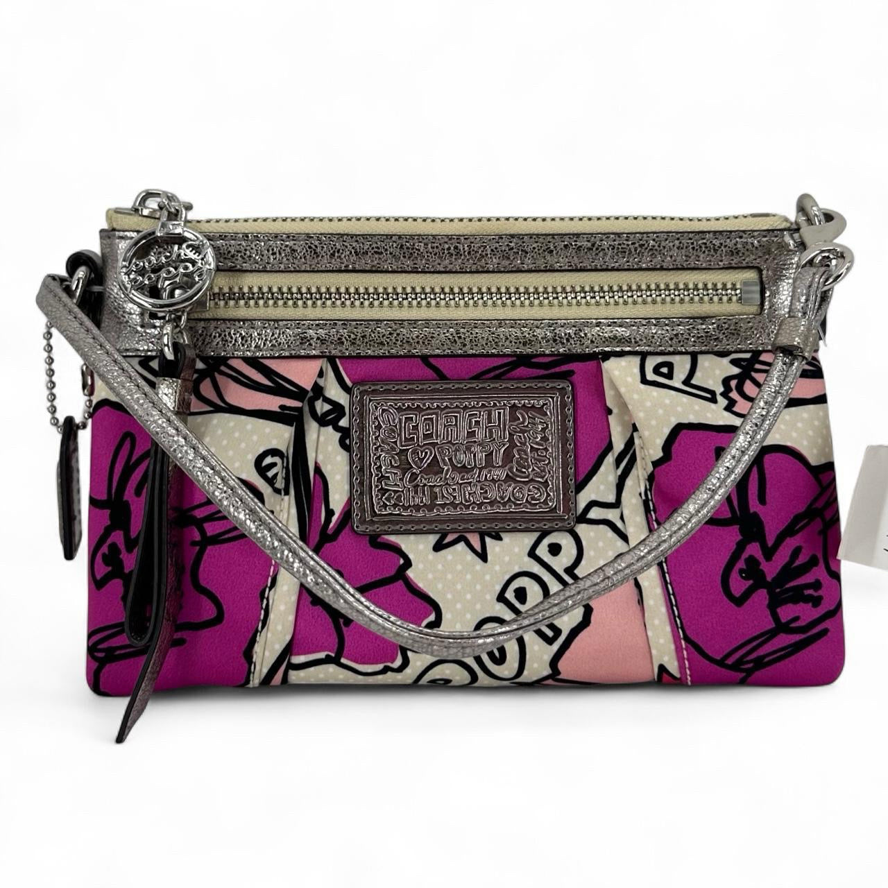 TAN/WHITE COACH Wristlet