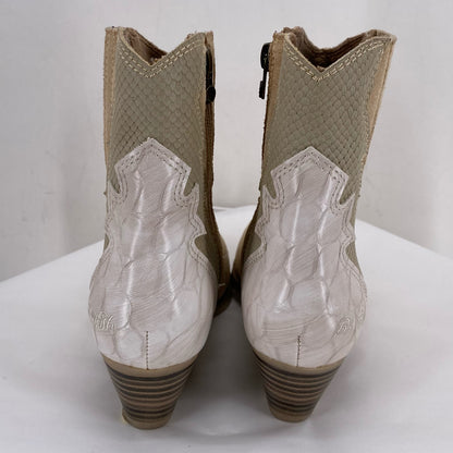LT TAN W Shoe Size 6 BLOWFISH Boots