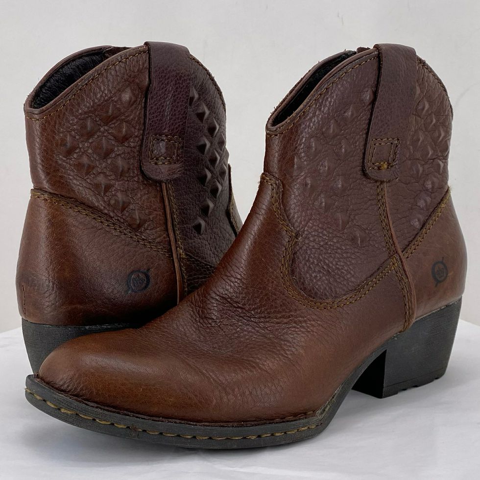 BROWN W Shoe Size 6 BORN Boots