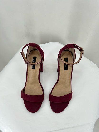 Burgundy W Shoe Size 7 Heels