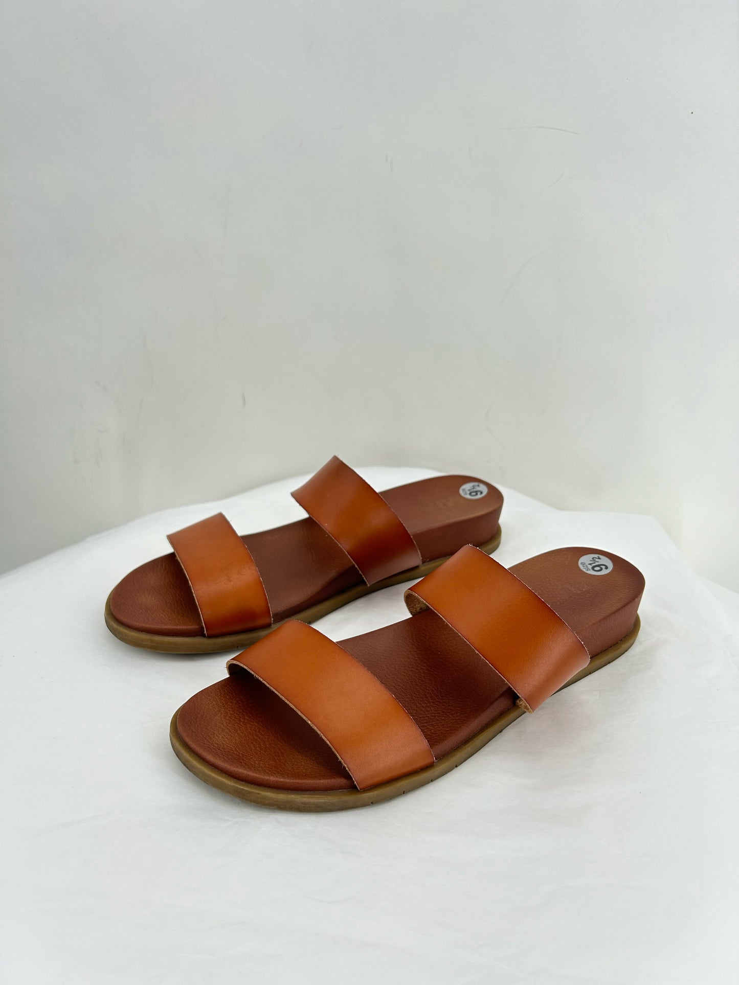 BROWN W Shoe Size 9.5 MIA Sandals