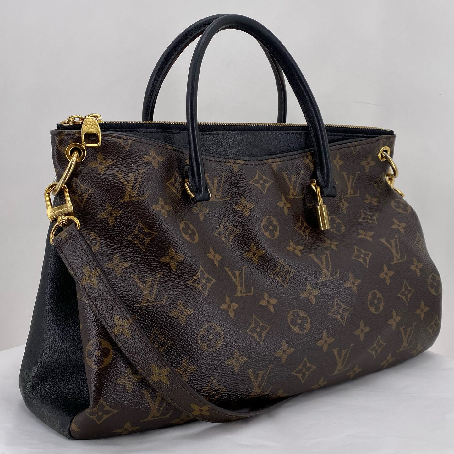 BROWN LOUIS VUITTON Shoulder Bag