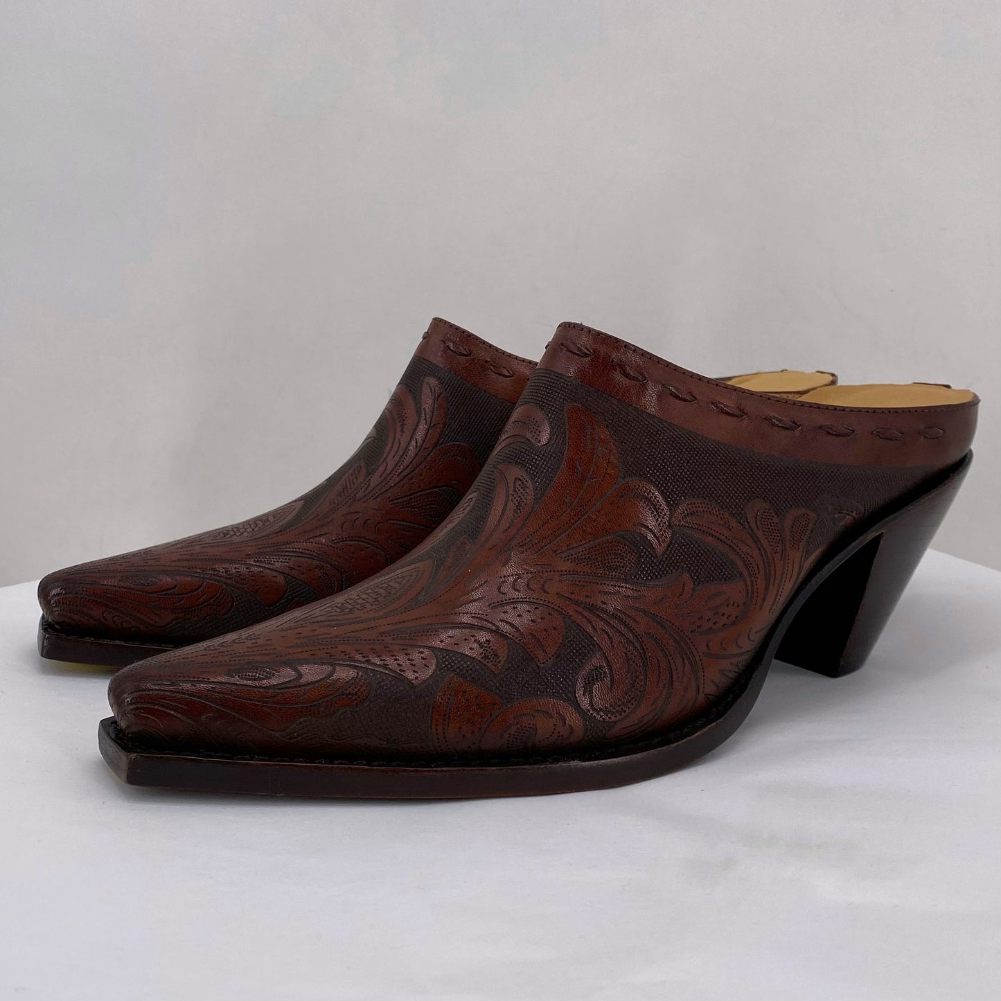 REDDISH BROWN W Shoe Size 7 CHARLIE HORSE shooties/booties