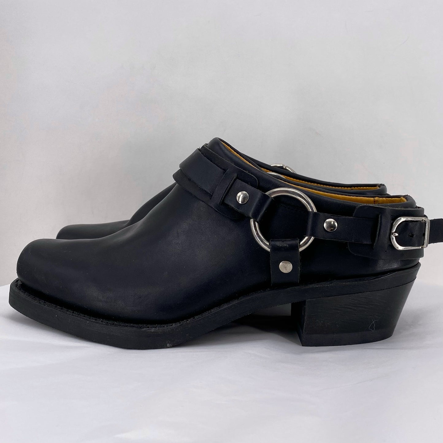 Black W Shoe Size 9.5 FRYE shooties/booties
