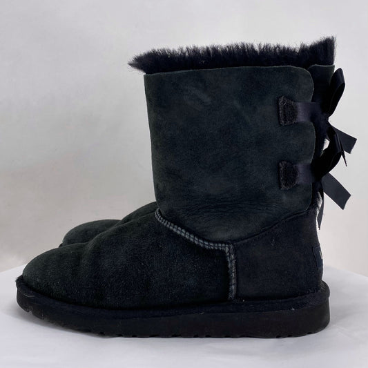 Black W Shoe Size 6 UGG Boots