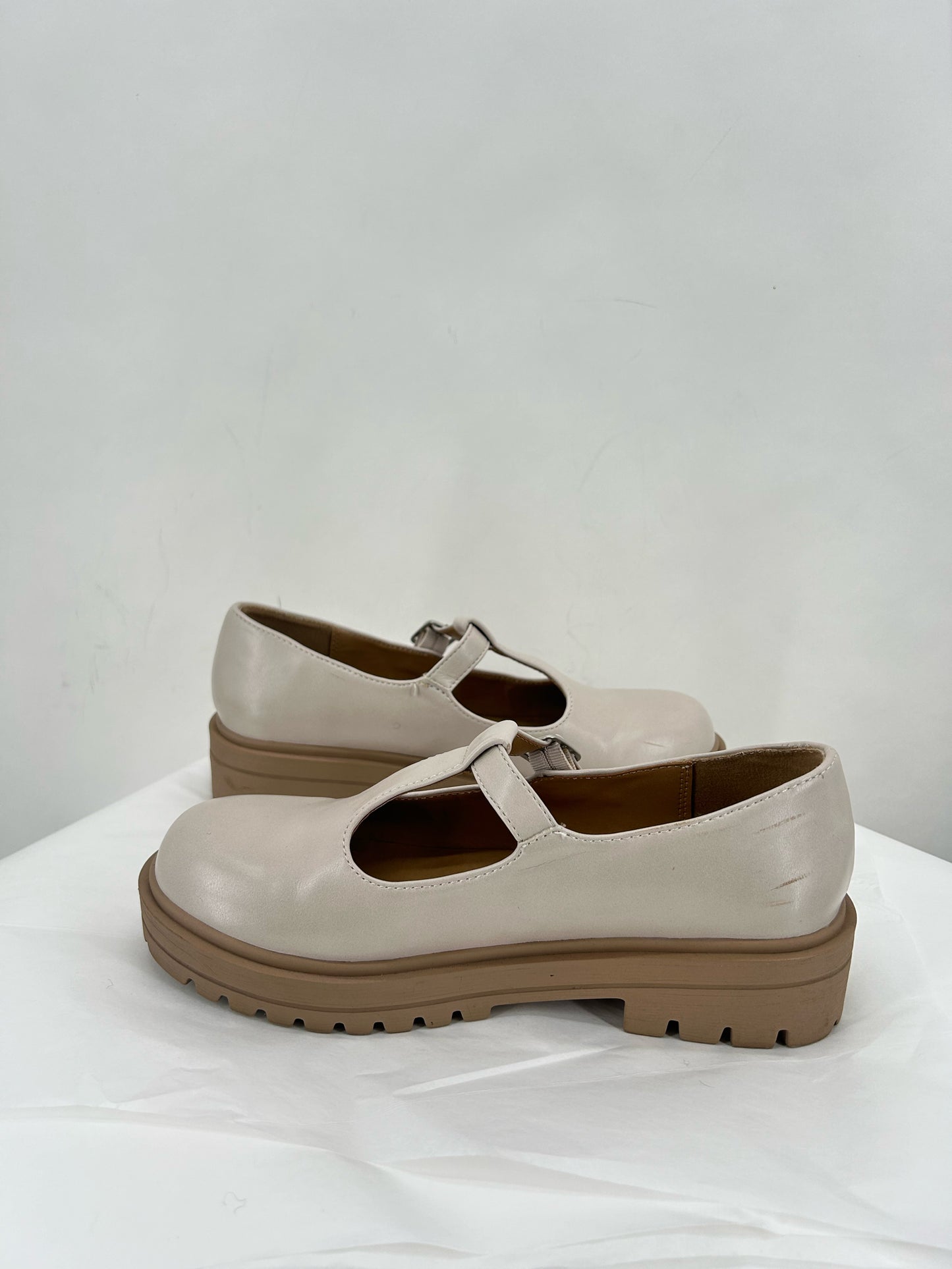 LT TAN W Shoe Size 9 SODA Flats