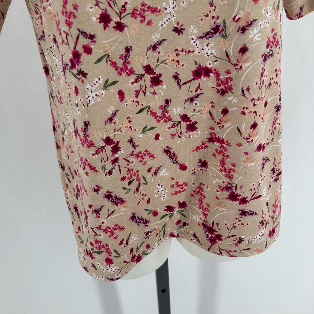 Size 0 CHICO'S FLOWERS Shirt