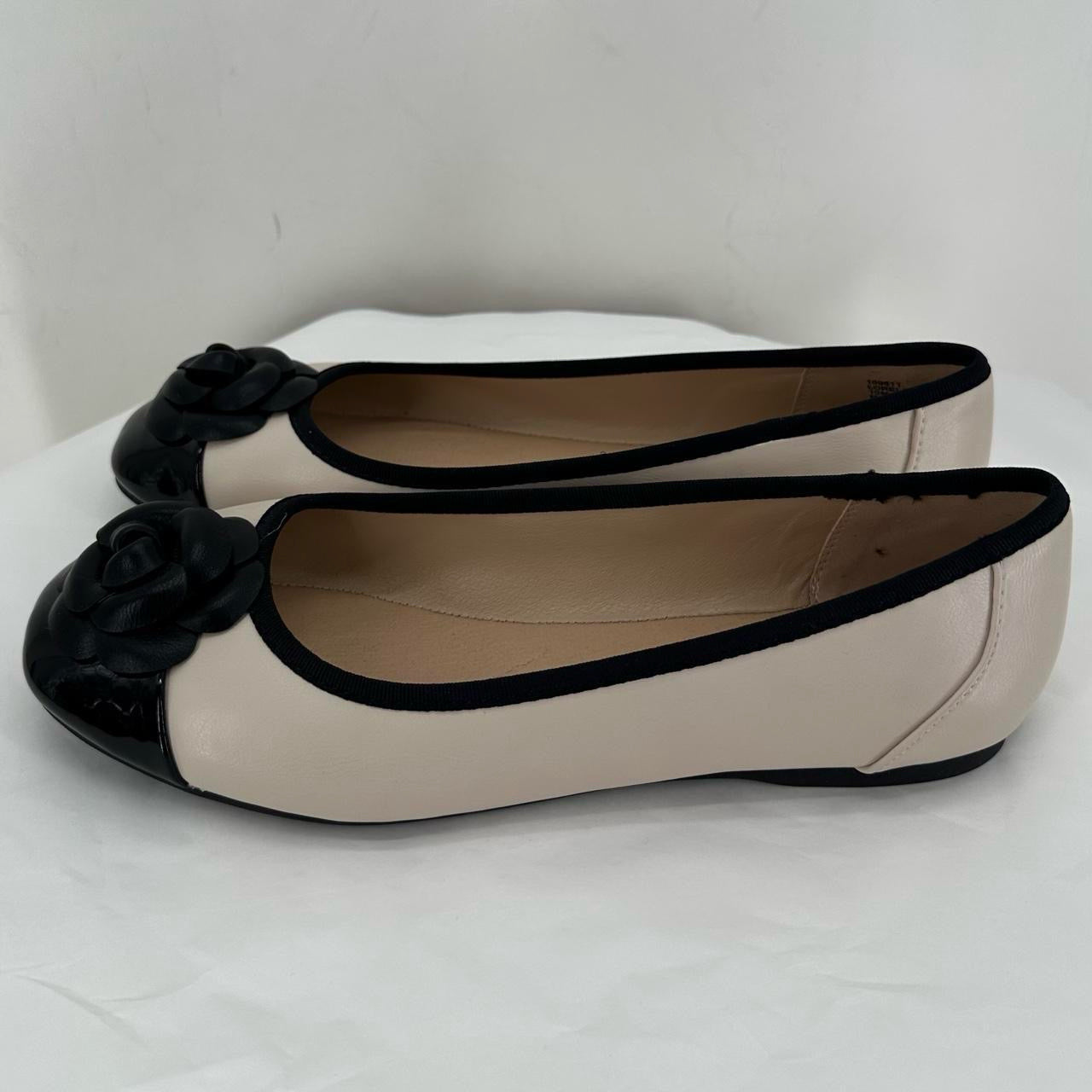 Cream W Shoe Size 10 Flats