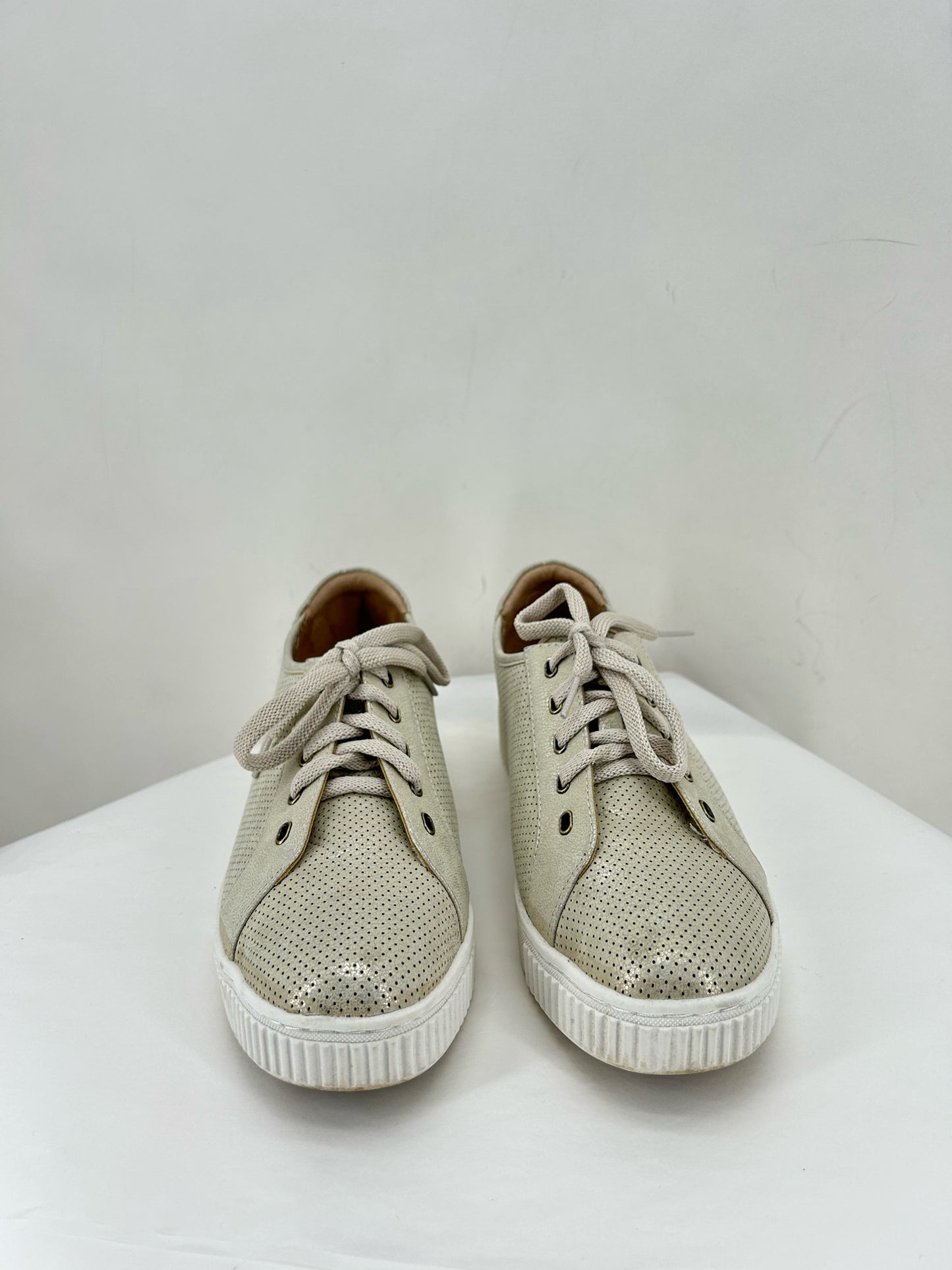 Tan W Shoe Size 9.5 SOUL Sneakers